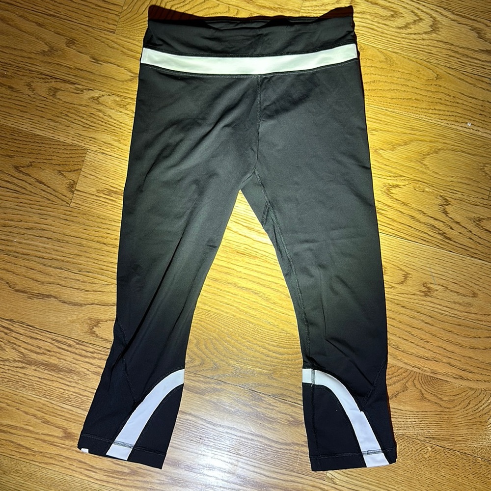 Woman’s Lululemon black leggings with white trim. Size 6. In great condition.